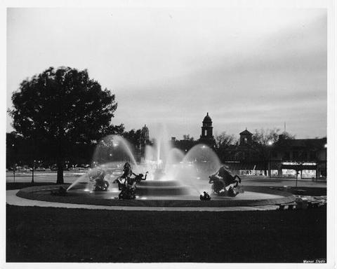 jc-nichols-memorial-fountain-large.jpg