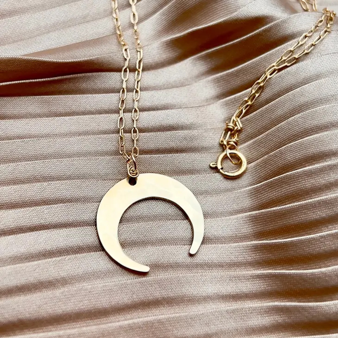 Mother's Crescent Moon Necklace – Silver and Ivy
