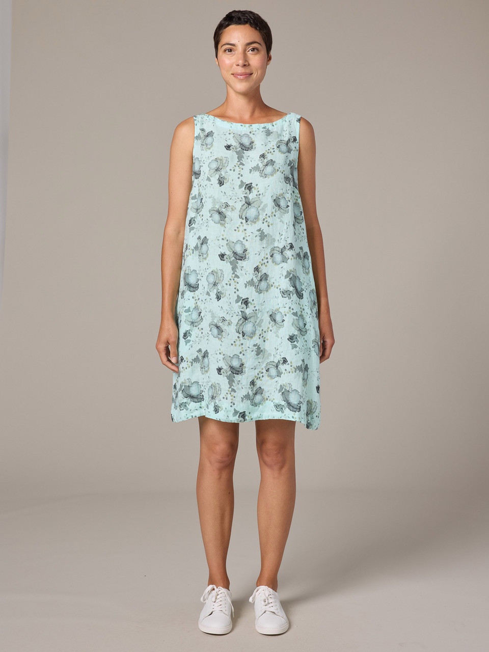 loose fitting shift dresses Cut Loose Leoni Floral Print Modern Shift Dress