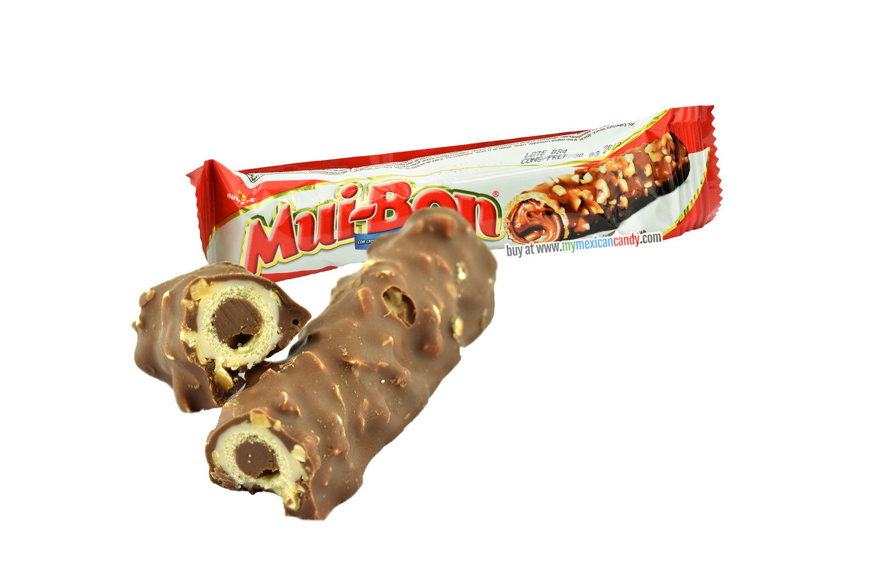 A delicious chocolate candy, covered with peanuts and filled with hazelnut cream, a totally mouth-watering experience! 