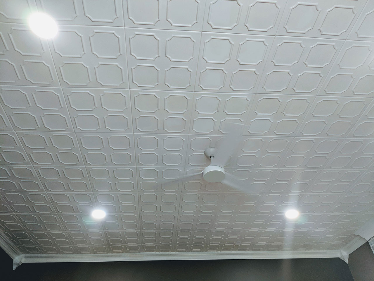 Bostonian R01 Foam Ceiling Tile (Package of 8 Tiles), Plain White Decorative Ceiling Tiles