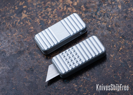 Rivery MFG: Zero V2 - Manual OTF Utility Knife - Gemstone Pattern - Gray