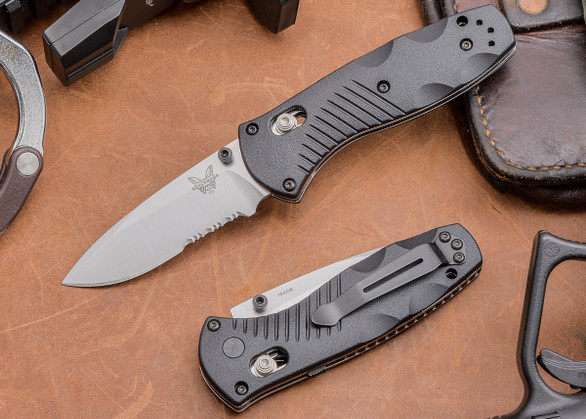 Benchmade Knives: 585S Mini Barrage - Serrated - AXIS® Assist