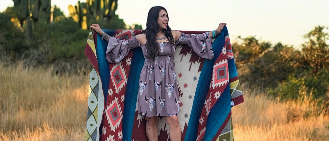 Hmpg_Bnr1_Blanket-Frnt