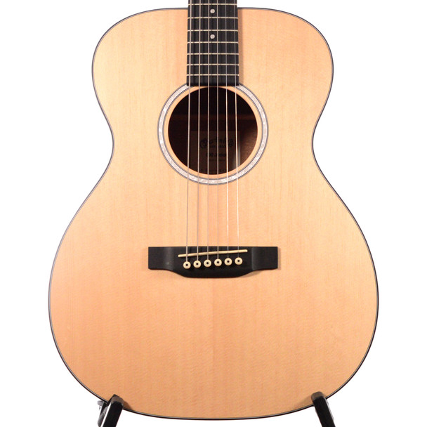 5269 Martin 000 Type　000JR-10 Martin Guitars 000JR-10 Junior Series Acoustic Guitar w/Bag