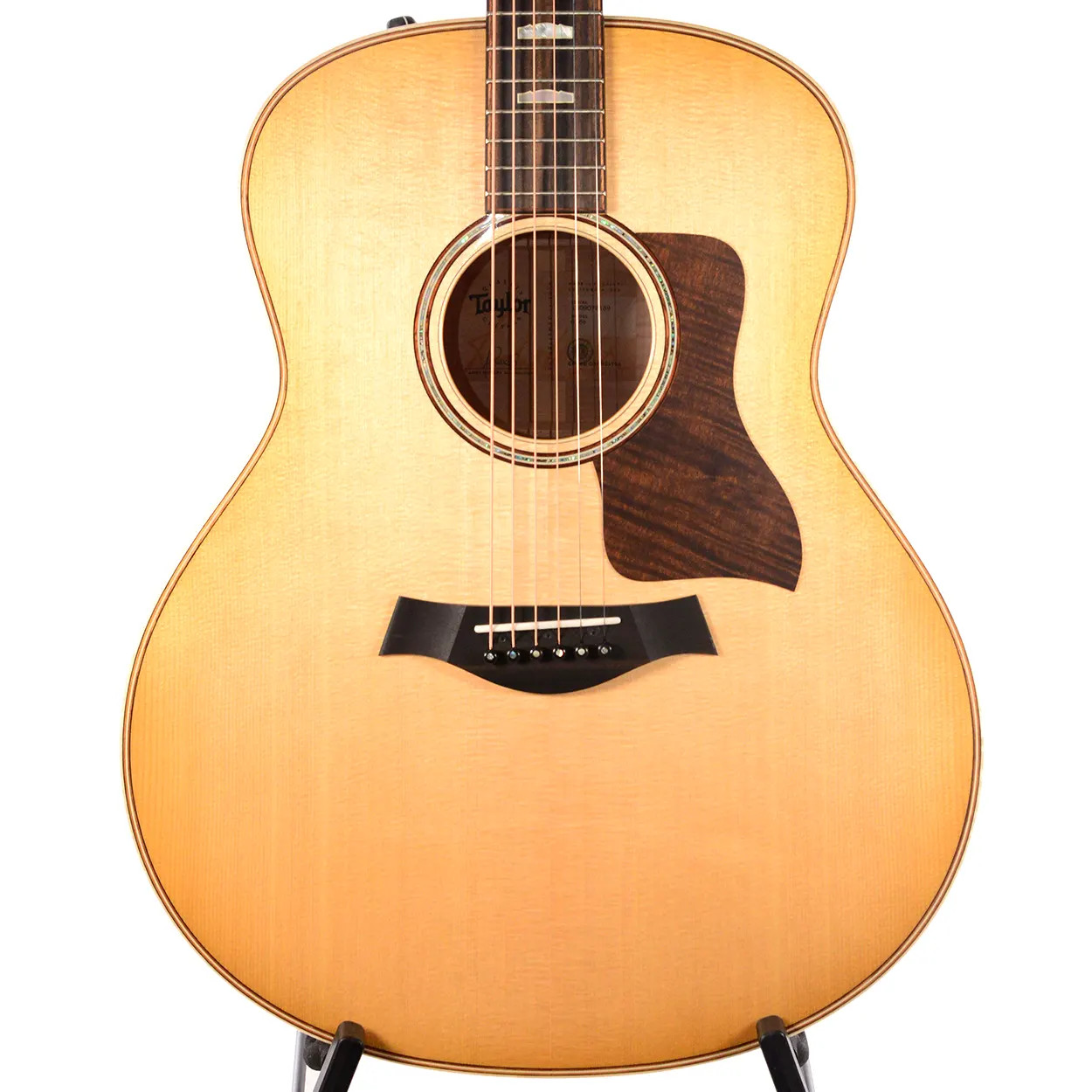 Taylor 618e V-Class, Sitka Spruce Top, Maple Back/Sides - The