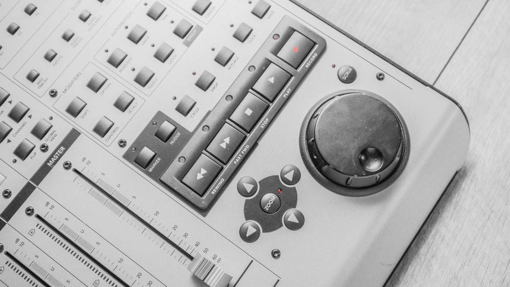 MACKIE CONTROL UNIVERSAL 超お得！ Mackie Control Universal 8-Channel Master Controller | zZounds