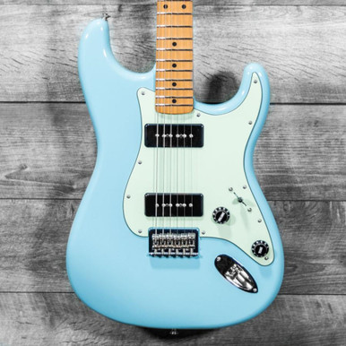 Fender Noventa Stratocaster, Maple Board, Daphne Blue w/Bag