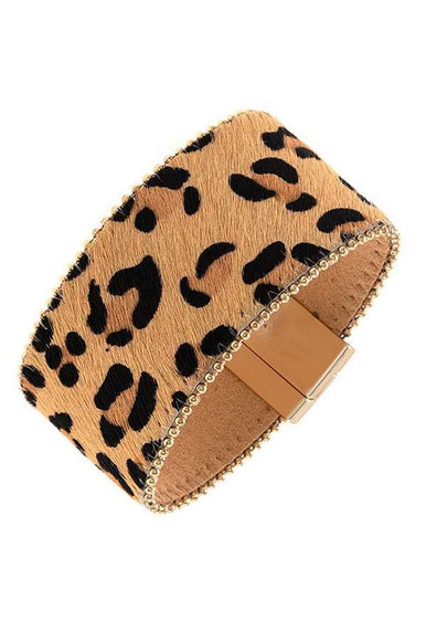 CLASSIC STUNNING FLASHY TRENDING MUST HAVE MAGNETIC LEOPARD PRINT BRACELET
A MUST HAVE IN SEASON ACCESSORY FOR THIS FALL OR ANY SEASON!
* 7.75 x 1.5" approx. CLASSIC STUNNING FLASHY TRENDING MUST HAVE MAGNETIC LEOPARD PRINT BRACELET
A MUST HAVE IN SEASON ACCESSORY FOR THIS FALL OR ANY SEASON!
* 7.75 x 1.5" approx.