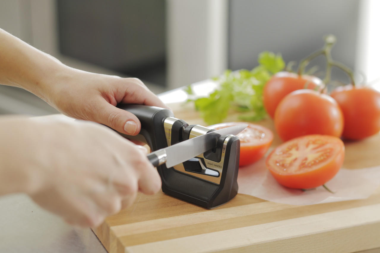 Smith's Adjustable Angle Pull-Thru Knife Sharpener