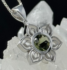 "Lotus" Pendant Set with Moldavite "Lotus" Pendant Set with Moldavite