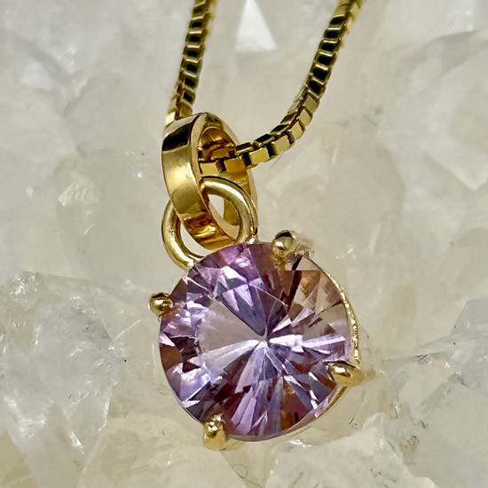 "Muyu" Bolivian Ametrine Pendant set in 18K Gold (8mm)