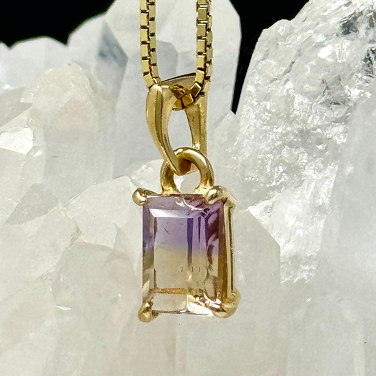 "Saytù" Bolivian Ametrine Pendant set in 18K Gold