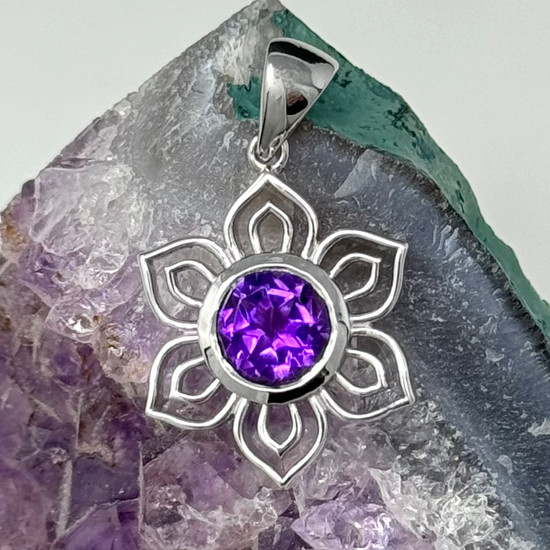 "Lotus" Pendant Set with Amethyst