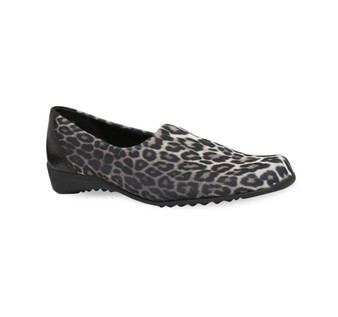 Munro Women's Traveler in Leopard Stretch Fabric