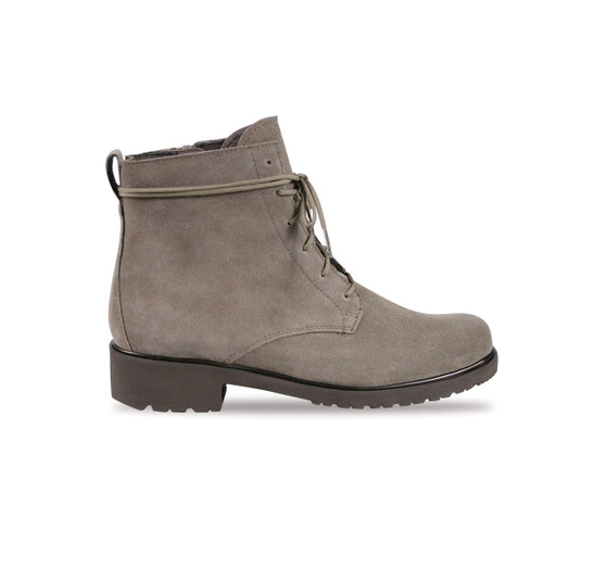 Munro Women's Finnley Boot in Taupe Suede