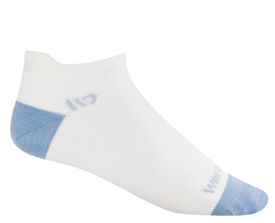 Wide Open Women's Solid  Lightweight Ankle Socks in White