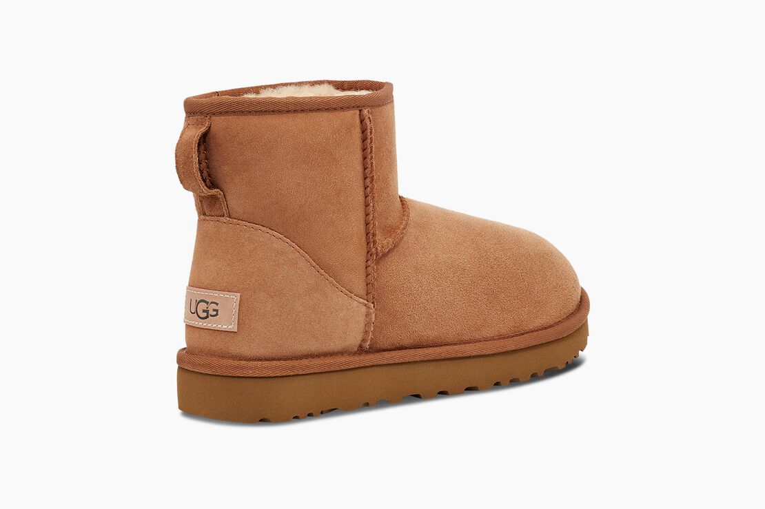 UGG Women's Classic Mini II Boot in Chestnut - Daniels Shoes