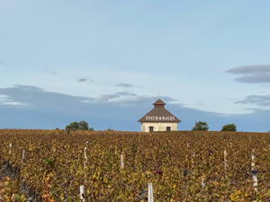 Famous châteaux in autumn