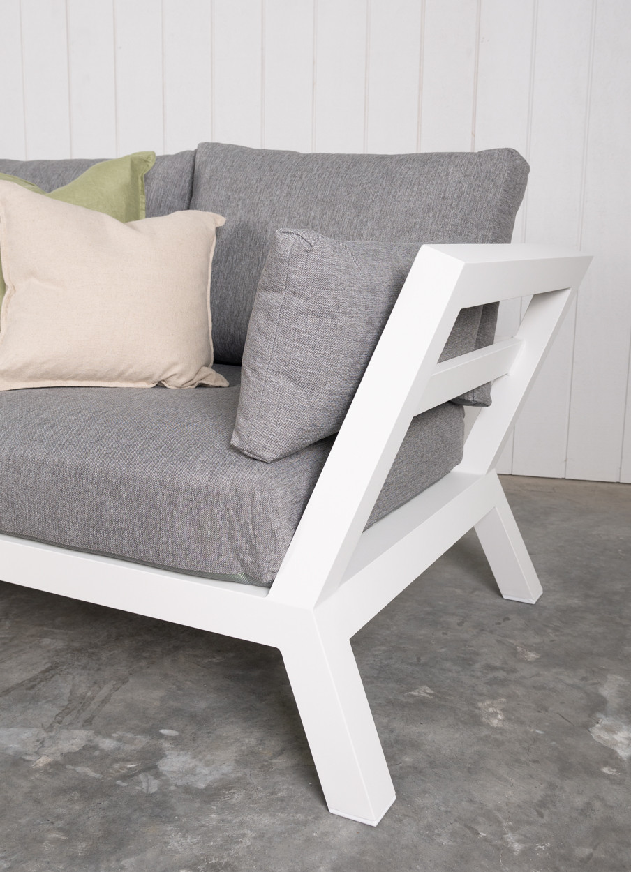 Havelock Lounge Outdoor Setting - White