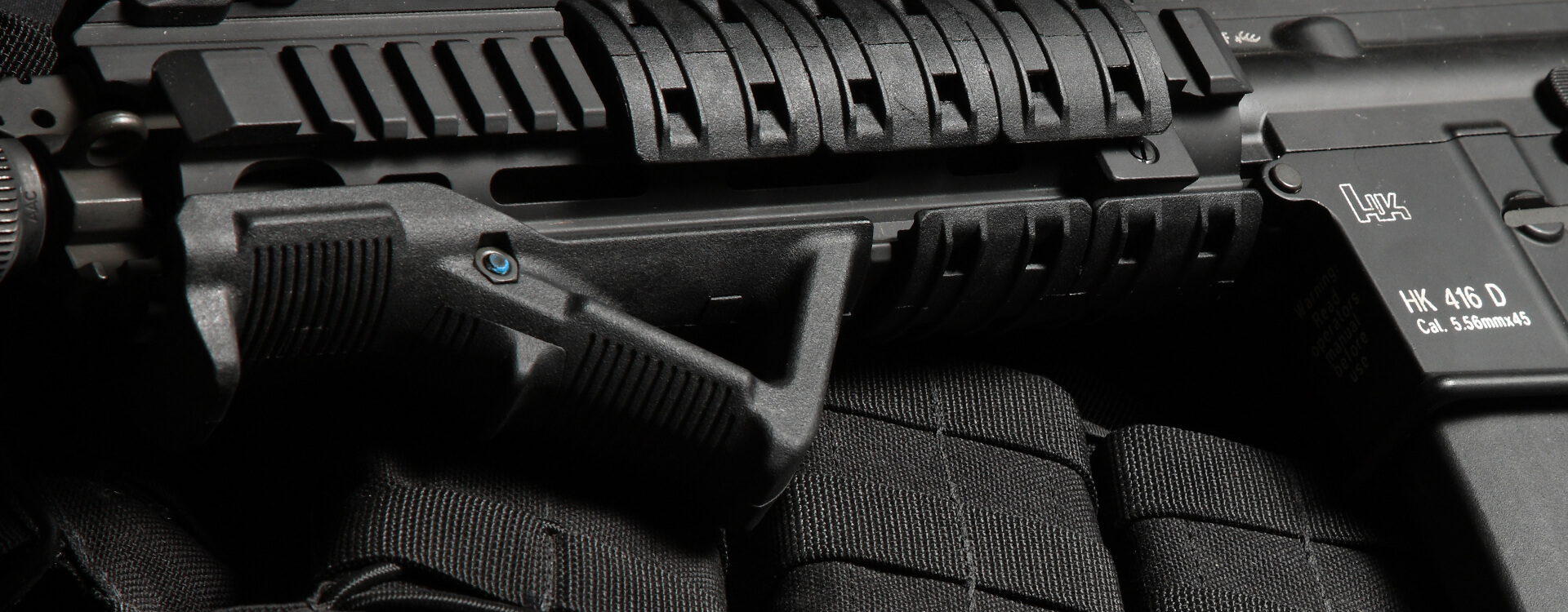 mag411-hero-magpul-afg-angled-fore-grip-01.jpg