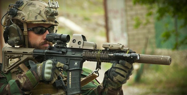 soldier-w-mk18.jpg