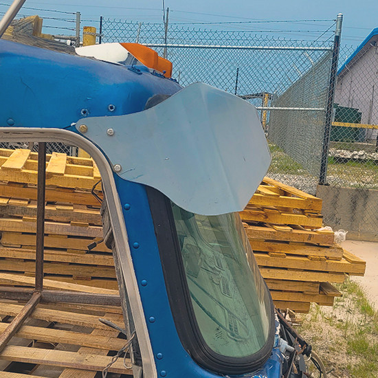 11 X 7 Inch Aluminum Bowtie Visor With Center Bracket For Kenworth