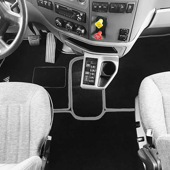 Peterbilt 579 Black/Gray 5 Piece Carpet Floor Mat Set
