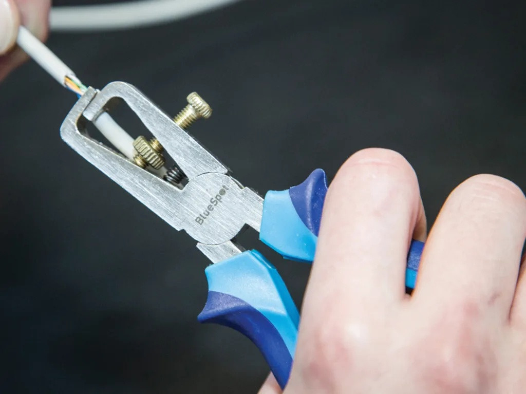 BlueSpot Tools 150mm wire stripping pliers removing insulation from electrical wire