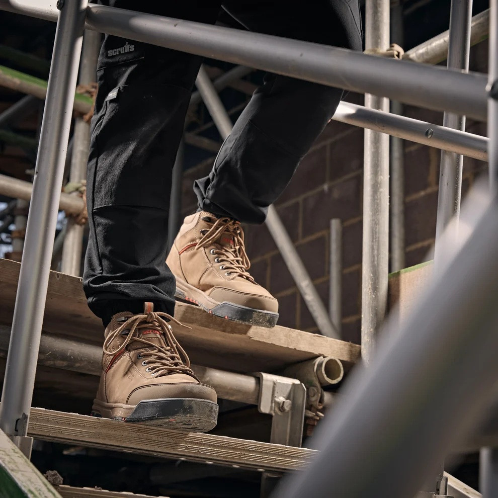 Scruffs Switchback 3 Safety Boot Stone Ã¢â‚¬â€œ stone safety boots worn while climbing scaffolding