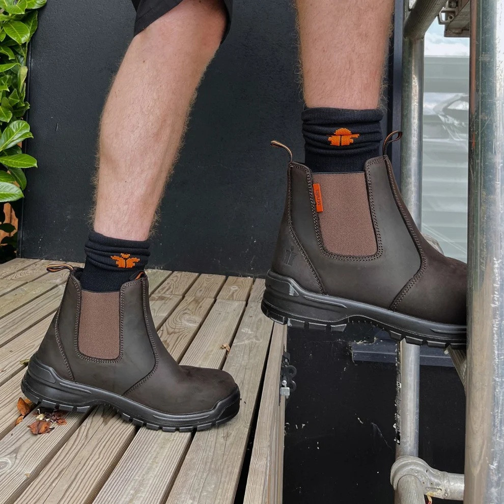 Scruffs Croften Dealer Boot ÃƒÂ¢Ã¢â€šÂ¬Ã¢â‚¬Å“ brown dealer boots worn on timber decking