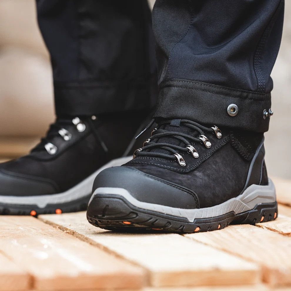 Scruffs Sabatan Safety Boots Ã¢â‚¬â€œ black safety boots worn on timber in close front view