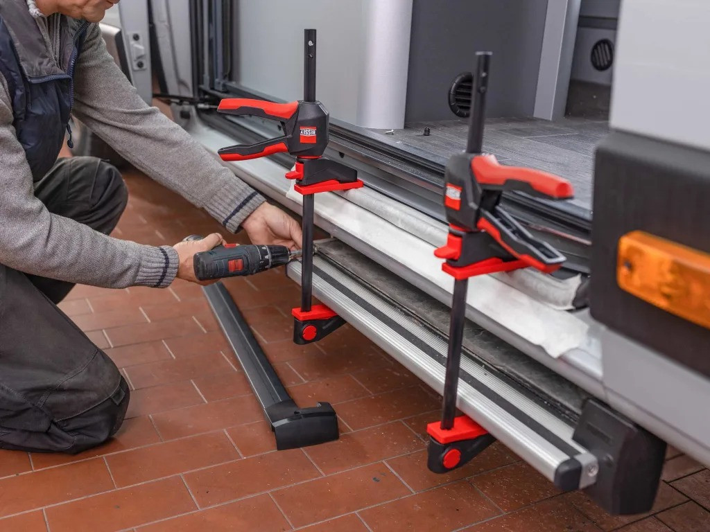 Bessey EZ360 One-Handed 360° Clamp – one-handed clamps securing a long metal profile during assembly