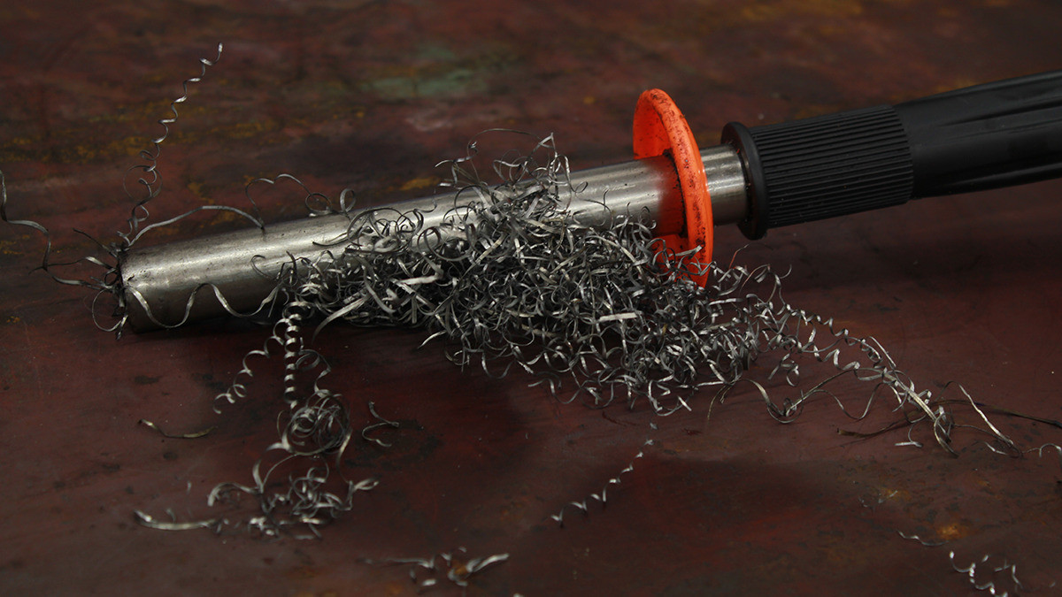 HMT Swarf Magnet – magnetic swarf collection tool covered in steel filings