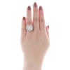 anello di fidanzamento in oro bianco 10k con diamante e gambo cattedrale, alone quadrato, centro 5 ct.