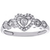 halo de corazón de diamantes redondos en oro blanco de 10 quilates con anillo de compromiso milgrain de 0,15 qt.