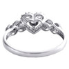 halo de cœur de diamant rond en or blanc 10 carats avec bague de fiançailles Milgrain 0,15 ct.