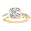 anello di fidanzamento con alone quadrato in oro giallo 10k con diamanti baguette ottagonali da 1/4 ct.