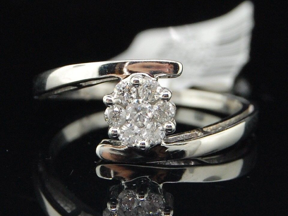 Anillo de compromiso con flor de diamantes, oro blanco de 14 quilates,  corte redondo, vástago dividido de 1/4 quilates - JFL Diamonds \u0026 Timepieces