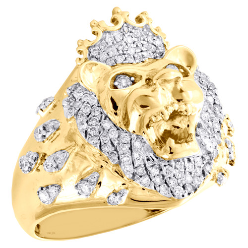 anello da mignolo con corona di testa di leone e diamanti rotondi in oro giallo 10k, fascia fantasia da 24 mm, 7/8 ct.