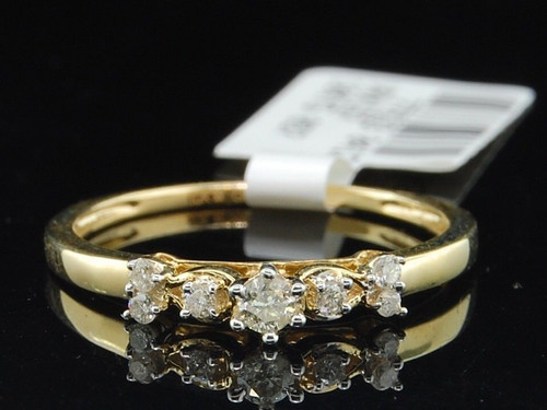 Anillo de compromiso con solitario redondo y 7 diamantes, oro amarillo de 10 k, 0,16 ct