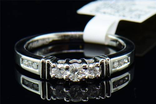Anillo de compromiso con tres piedras y diamantes, oro blanco de 14 k, banda solitaria redonda, 0,35 tcw