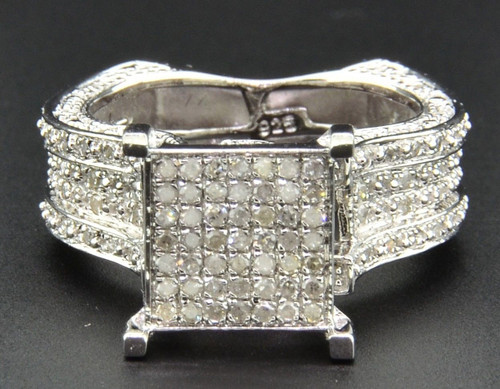 Anillo de compromiso con diamantes cabeza cuadrada en plata de ley .925 acabado blanco 0.73 ct.