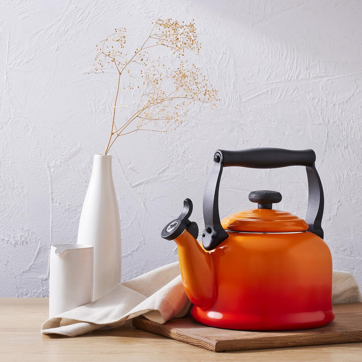 ルクルーゼKettle Le Creuset Traditional Kettle | Philip Morris & Son