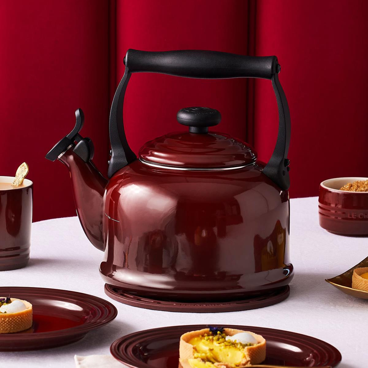Le Creuset Traditional Kettle | Philip Morris & Son