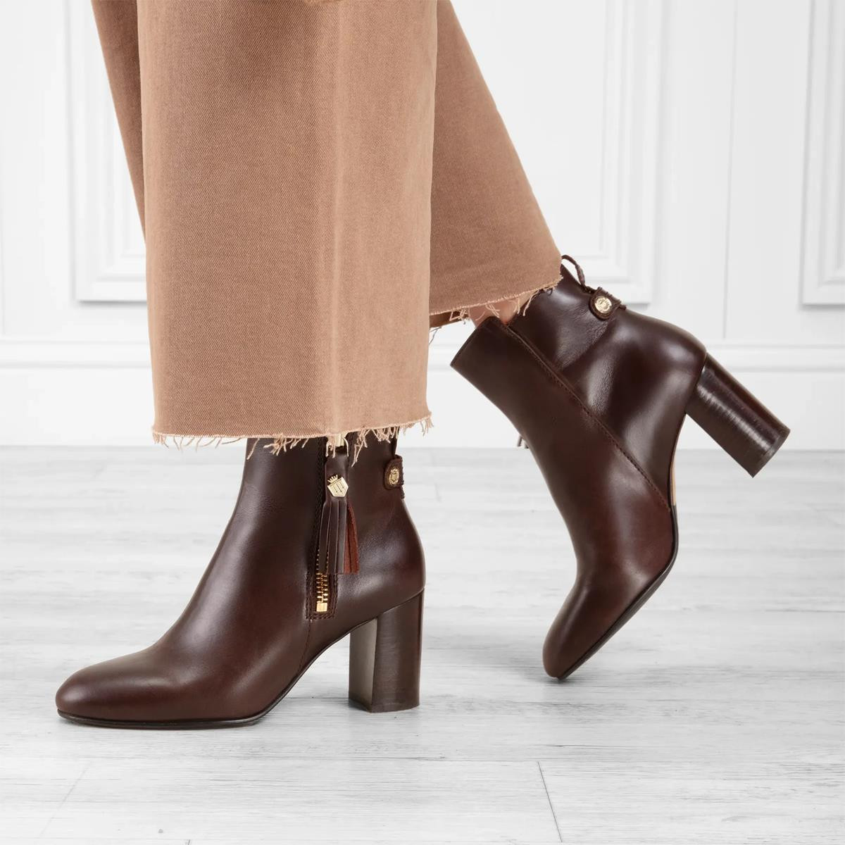 Fairfax Favor Womens Oakham Ankle Boot