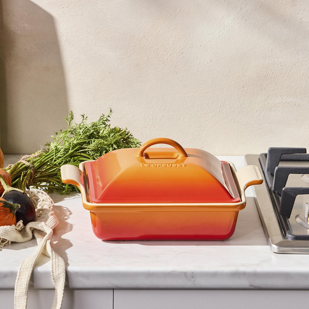 Le Creuset 23cm Stoneware Heritage Dish With Lid | Philip Morris & Son