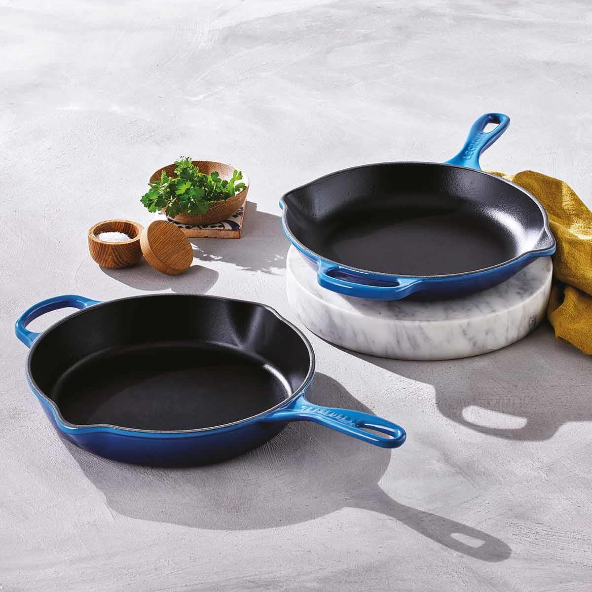 Le Creuset Signature Cast Iron Round Deep Skillet with Metal