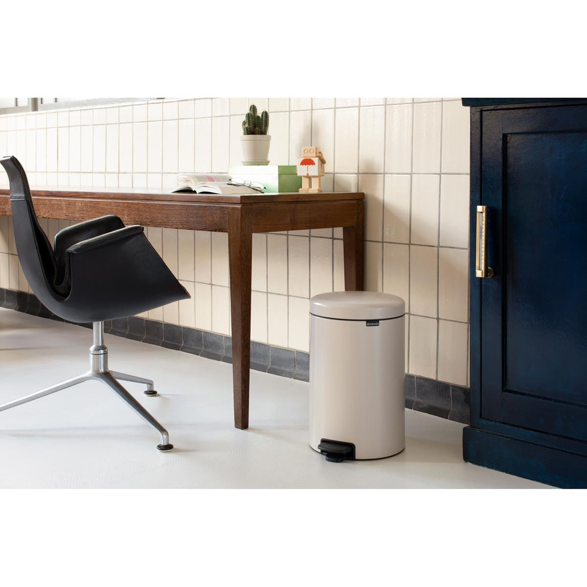 Brabantia newIcon Pedal Bin 20 Litre Plastic Bucket | Philip