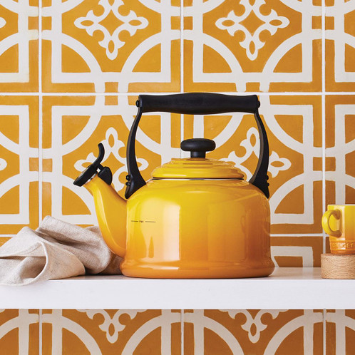 Le Creuset Traditional Kettle Nectar